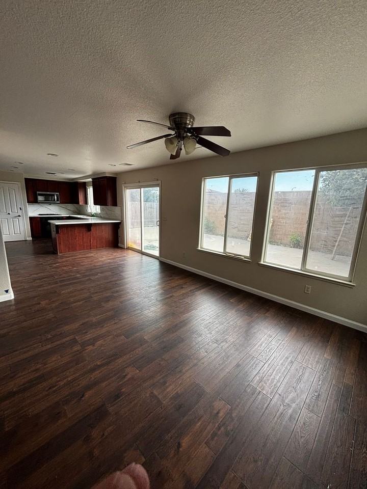 866 Papaya St - Photo 5 of 20
