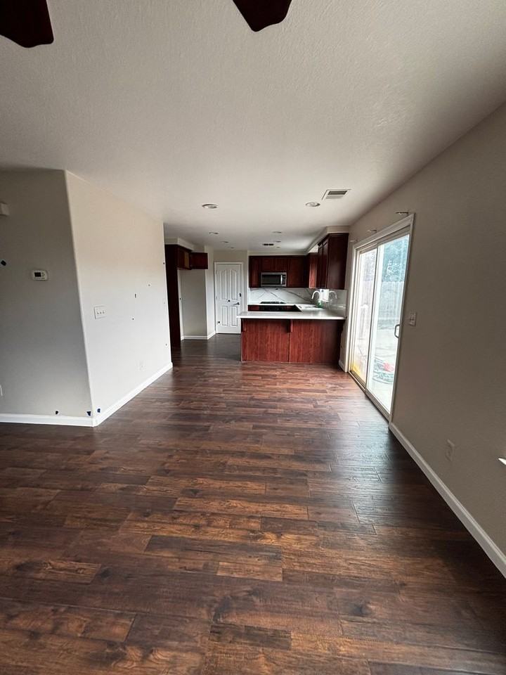 866 Papaya St - Photo 6 of 20