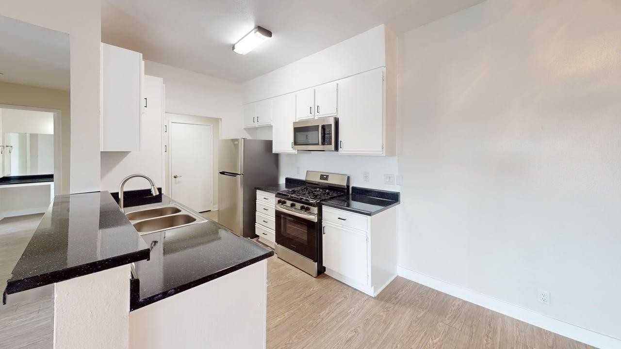 Citronia Luxe Towers Apartments - Photo 3 of 23