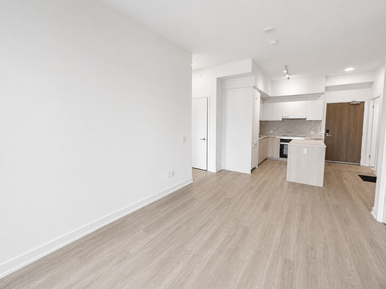 8188 Yonge Street #531 - Photo 6 of 13