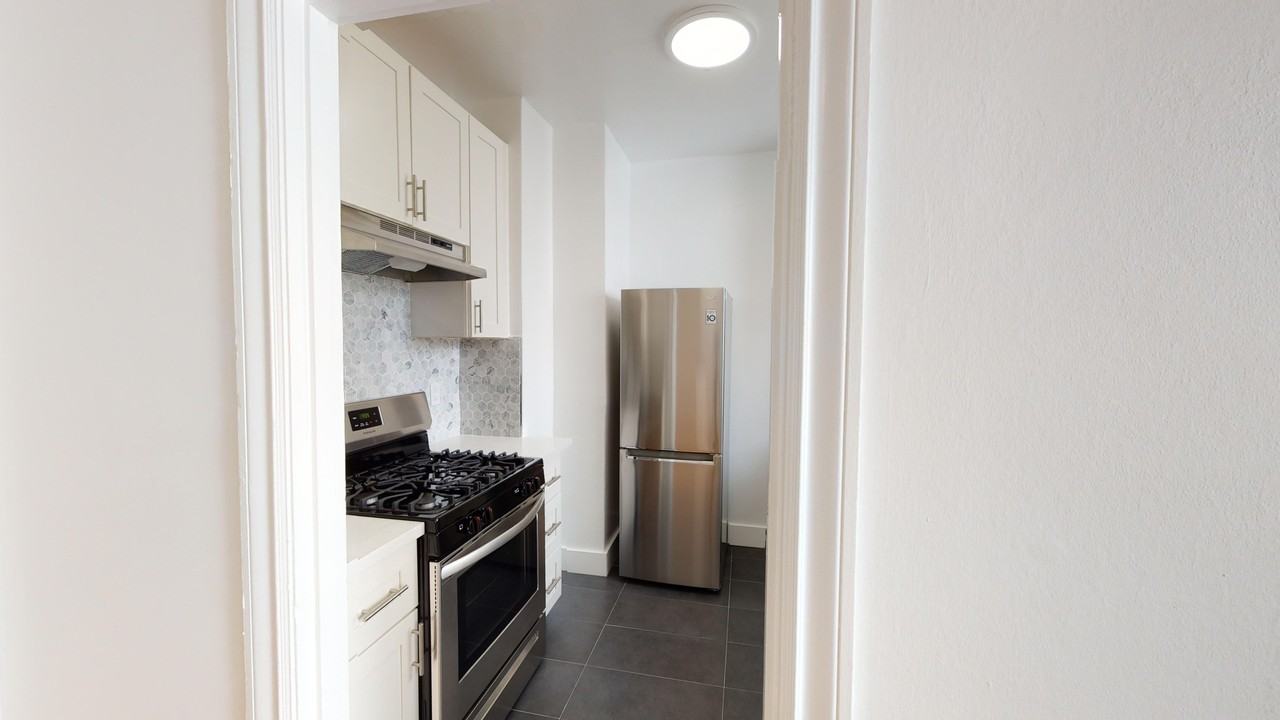 2844 Lyon Street - Photo 4 of 14