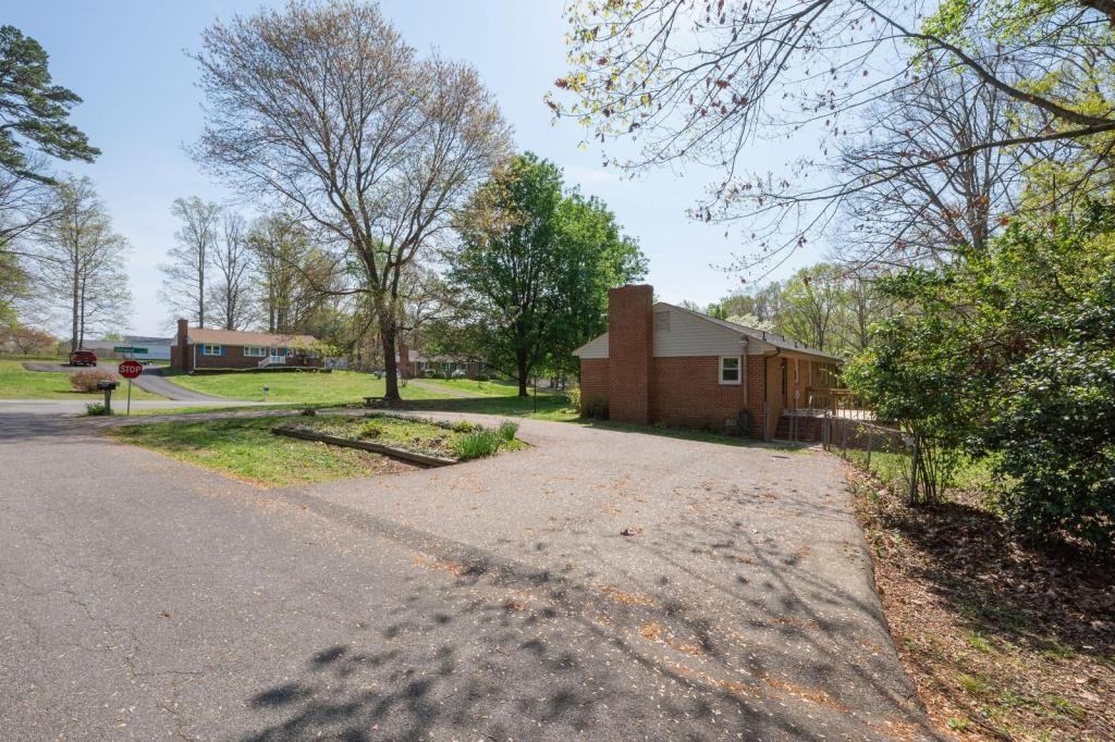 2900 Clintwood Rd - Photo 4 of 31