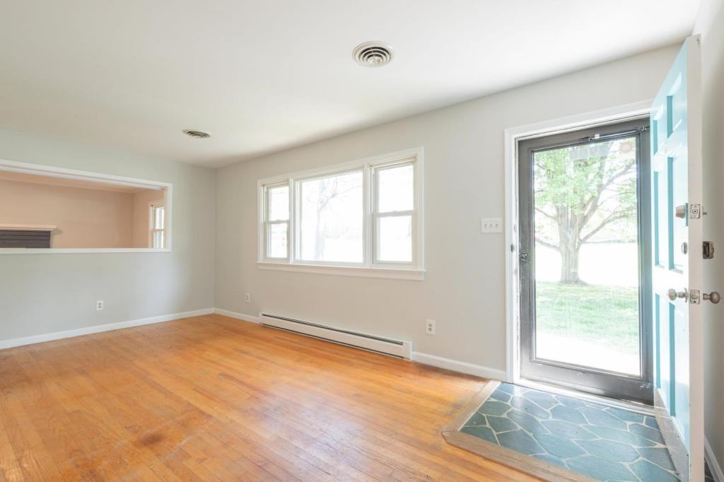 2900 Clintwood Rd - Photo 7 of 31