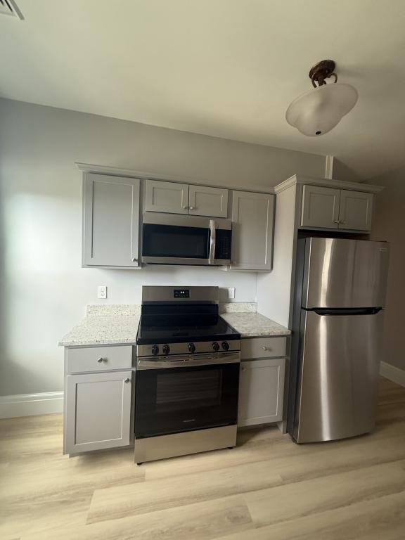 467 Middle St - Photo 2 of 13