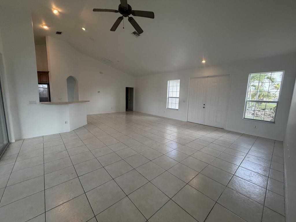 1400 Sw 31st Ter - Photo 3 of 9