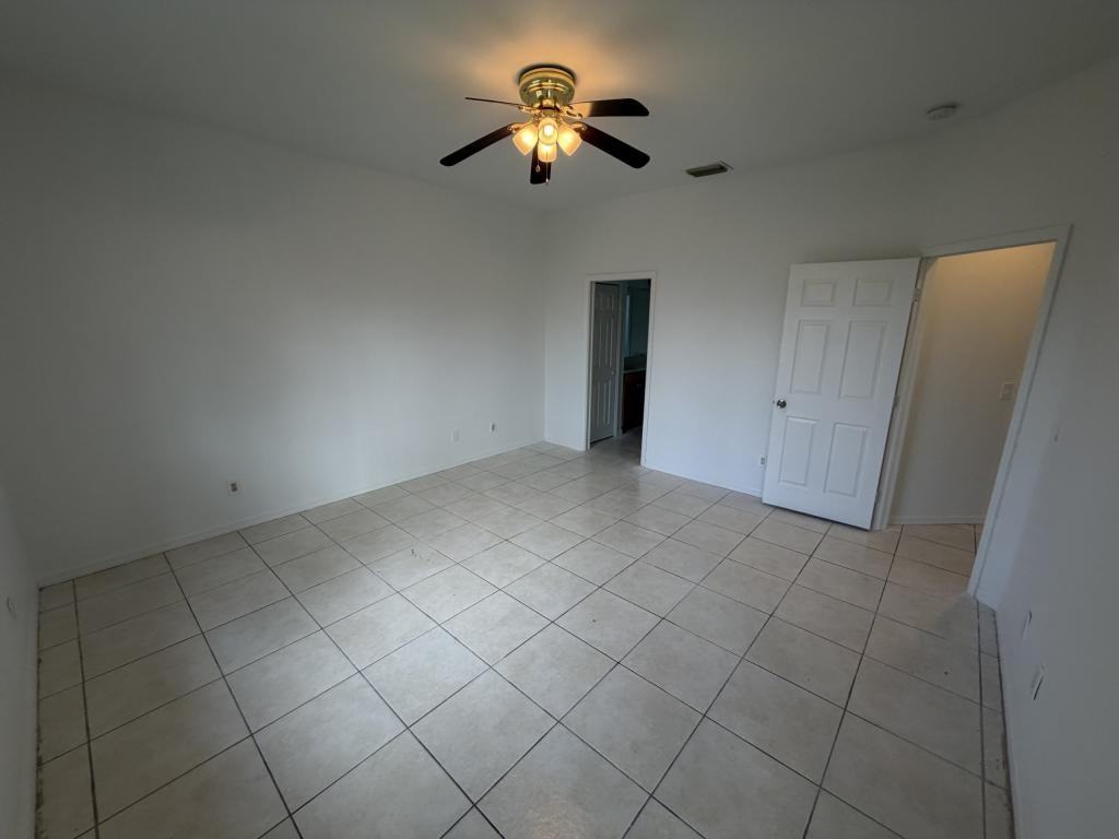 1400 Sw 31st Ter - Photo 5 of 9