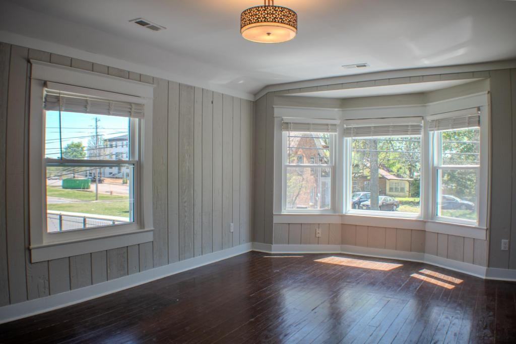 304 W Colville St - Photo 2 of 10