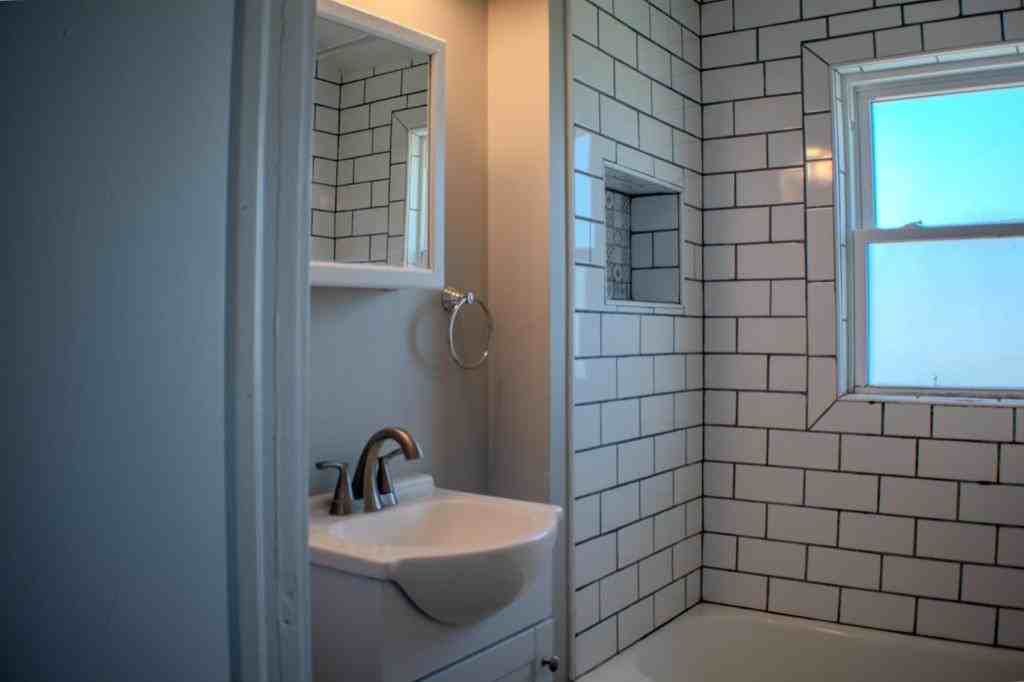 304 W Colville St - Photo 3 of 10