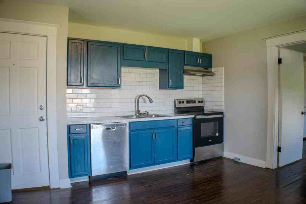 304 W Colville St - Photo 4 of 10