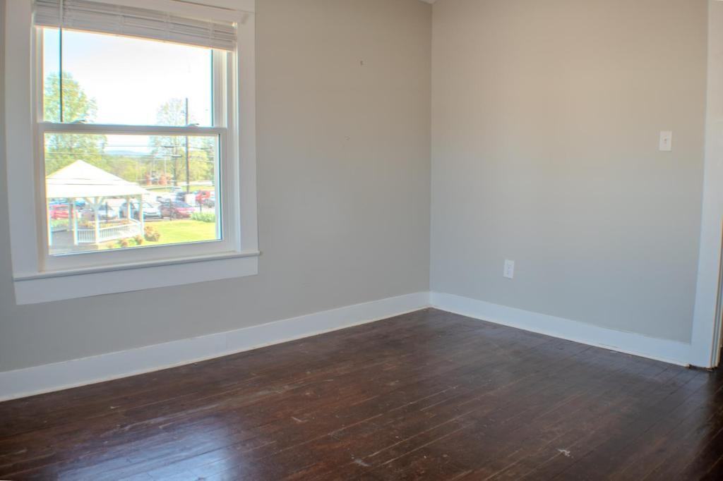 304 W Colville St - Photo 5 of 10