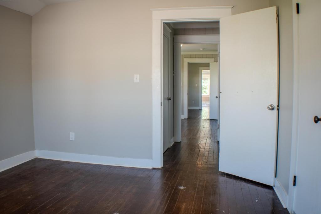 304 W Colville St - Photo 6 of 10
