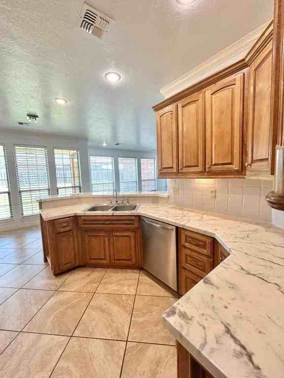 5102 Ne Haddington Pl - Photo 6 of 31