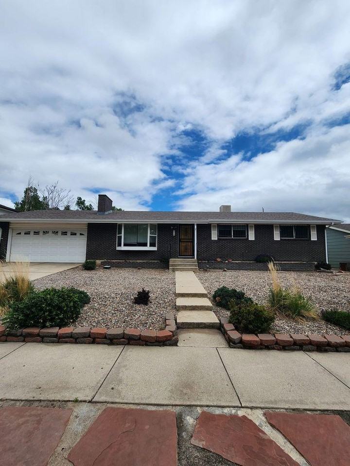 313 S Chelton Rd - Photo 2 of 30