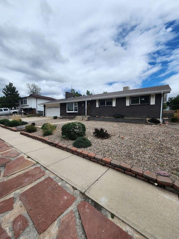 313 S Chelton Rd - Photo 4 of 30