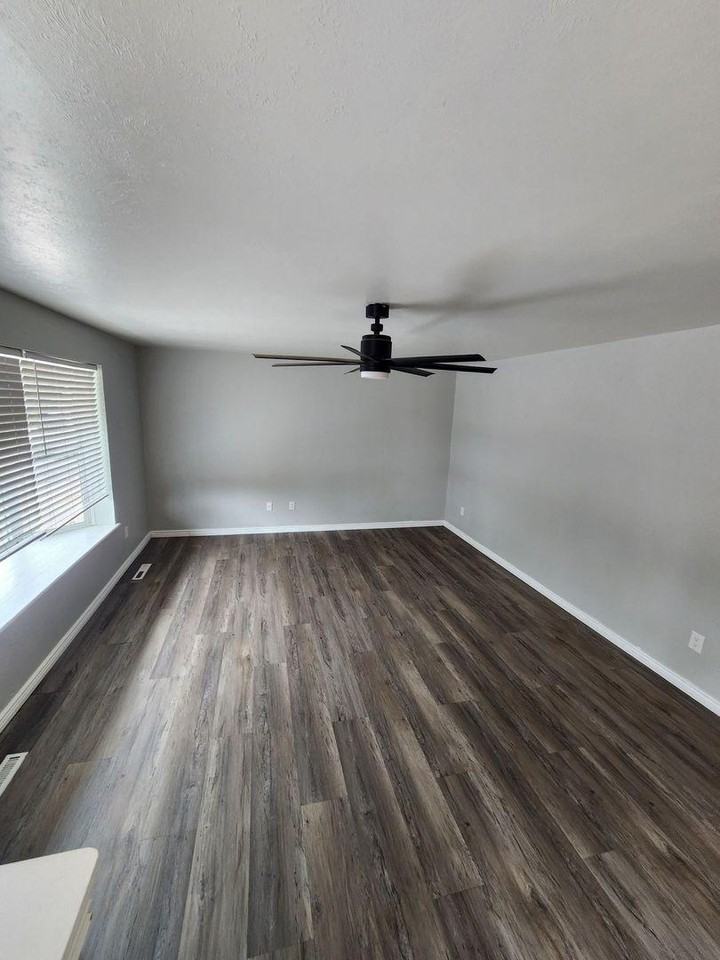 313 S Chelton Rd - Photo 5 of 30