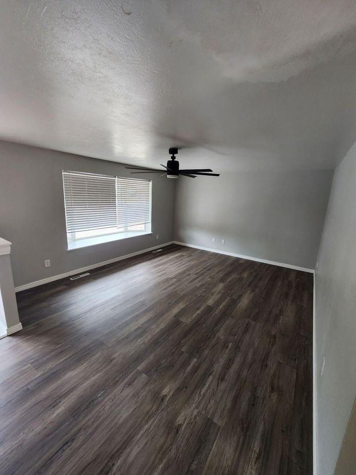 313 S Chelton Rd - Photo 6 of 30