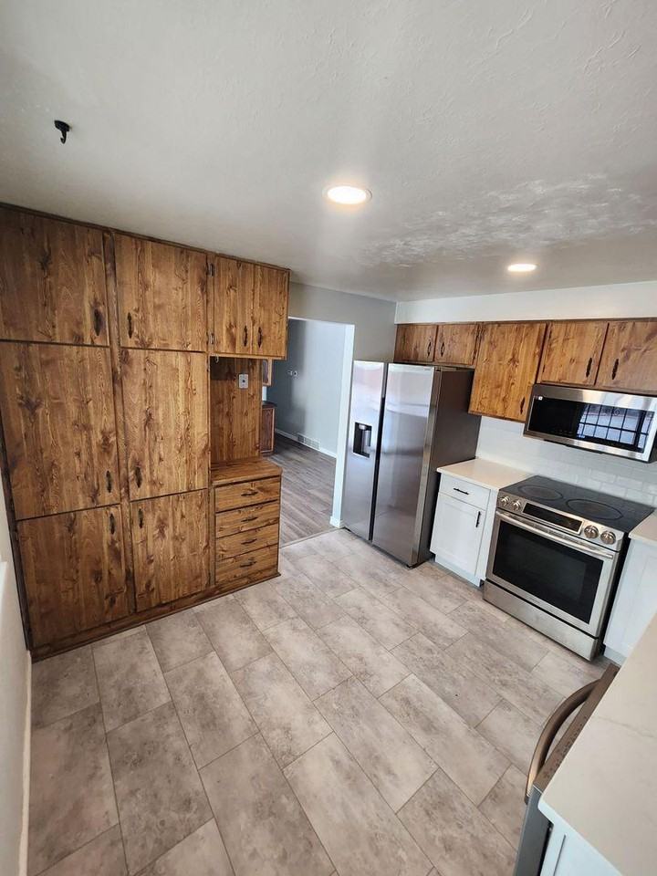 313 S Chelton Rd - Photo 7 of 30