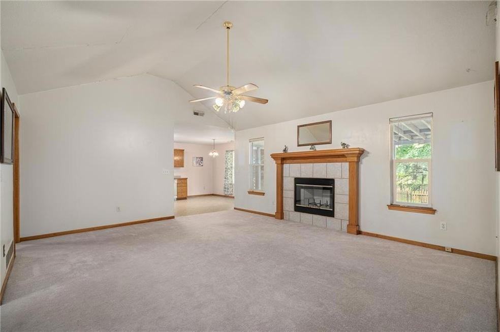 2305 Brett Dr - Photo 3 of 14