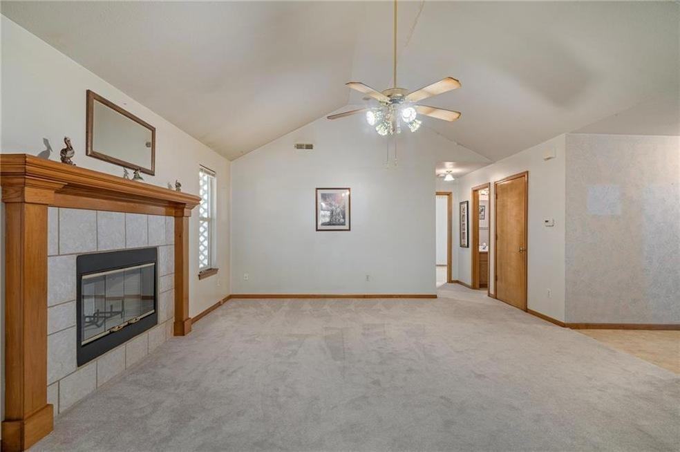 2305 Brett Dr - Photo 4 of 14