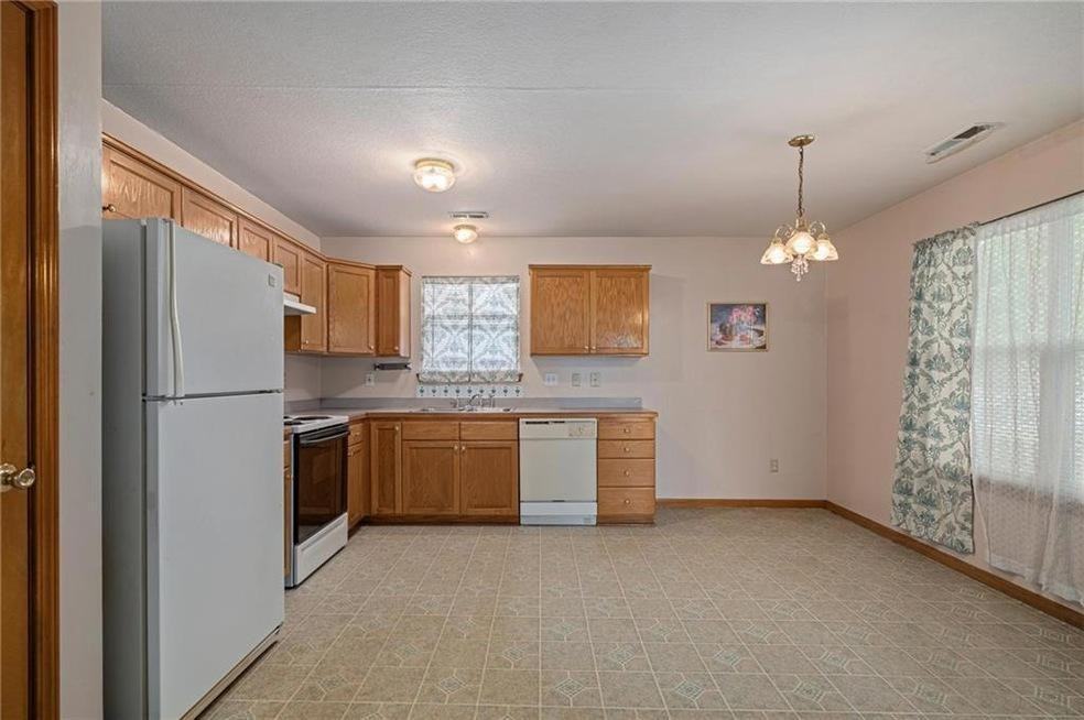 2305 Brett Dr - Photo 6 of 14