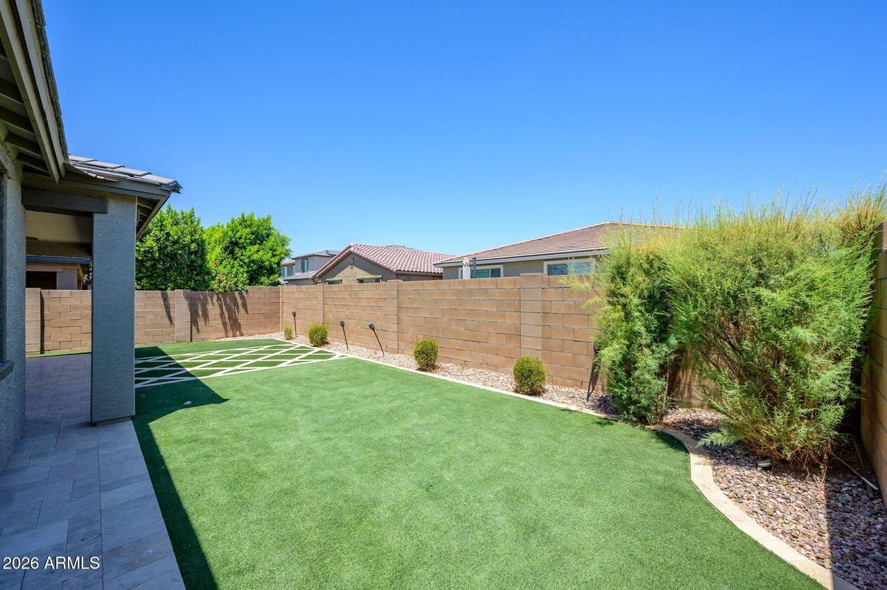 11574 W Levi Dr - Photo 3 of 19