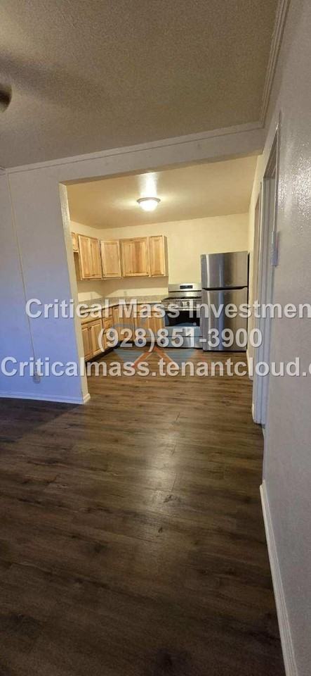 405 W Oak St #G - Photo 2 of 25