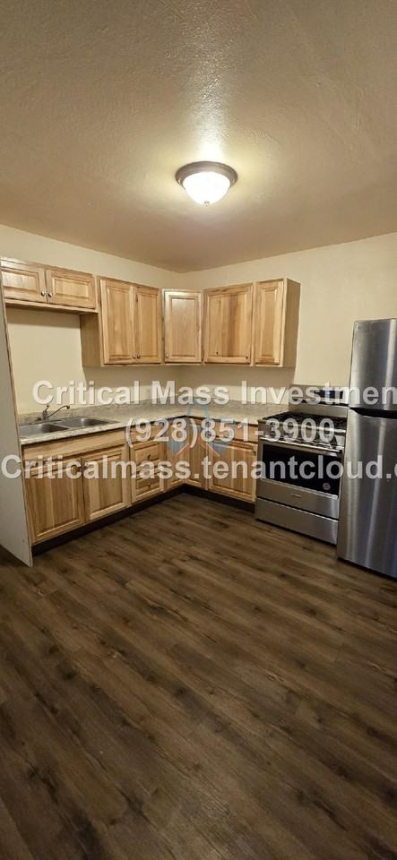 405 W Oak St #G - Photo 3 of 25