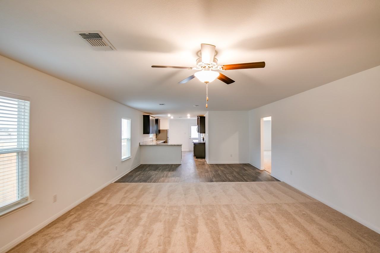 617 Riverdale Dr - Photo 2 of 3