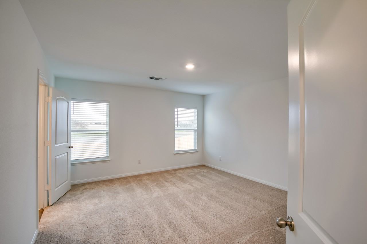 617 Riverdale Dr - Photo 3 of 3