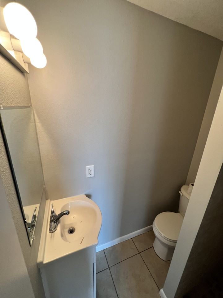 515 Oregon Ave #517 - Photo 3 of 11