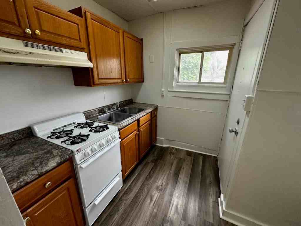 121 S 3rd St #3 - Photo 3 of 5