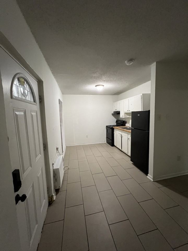 636 N 39th St #2 - Photo 2 of 7