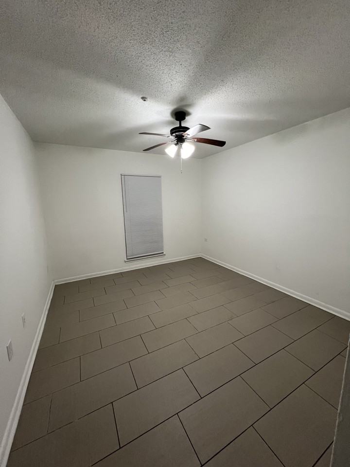 636 N 39th St #2 - Photo 3 of 7