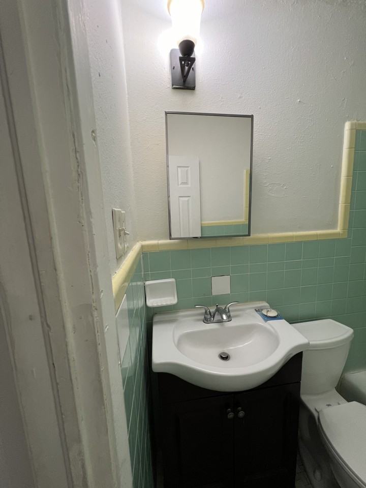 636 N 39th St #2 - Photo 4 of 7