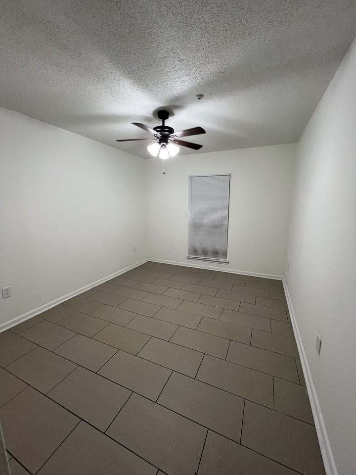 636 N 39th St #2 - Photo 5 of 7