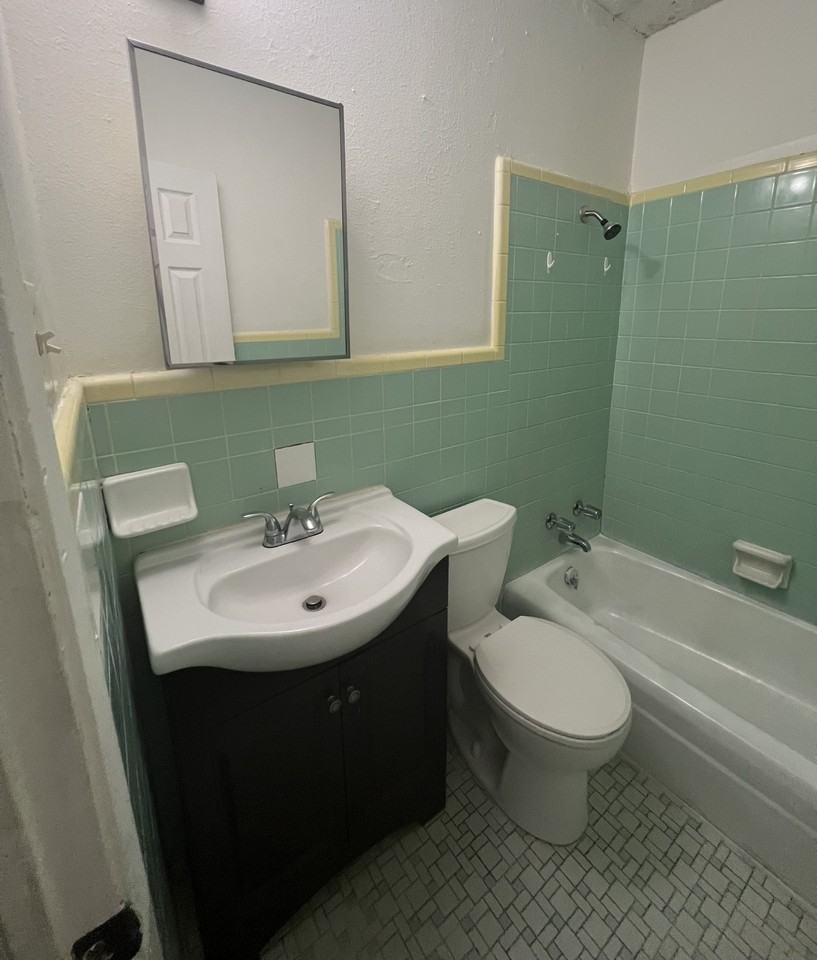 636 N 39th St #2 - Photo 6 of 7