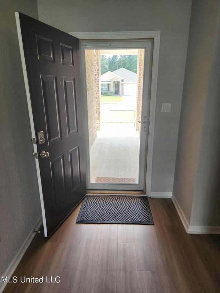 115 Rosie Dr - Photo 4 of 34
