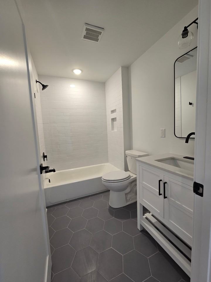 1628 Ridge Ave #B - Photo 5 of 7