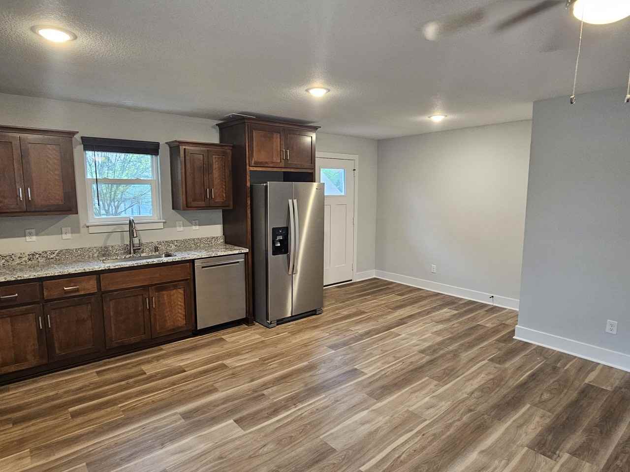 1205 Sw Locust St #B - Photo 6 of 15
