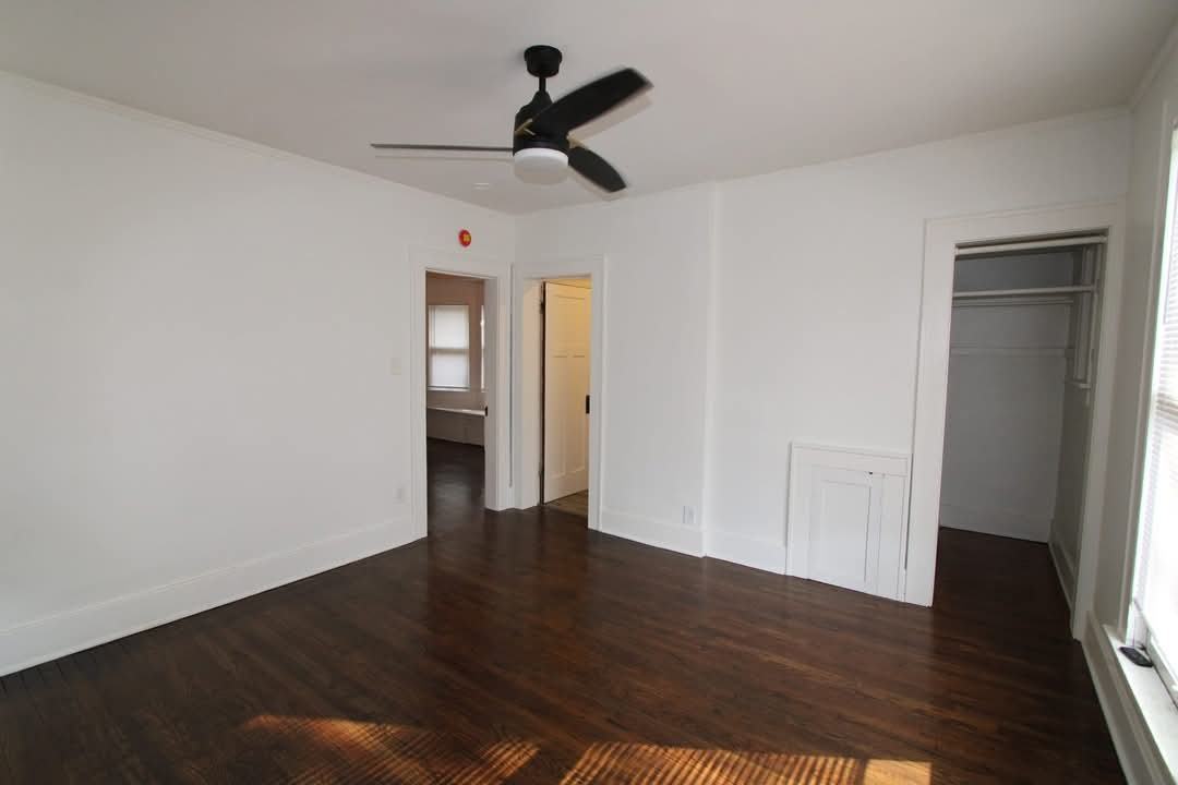 1020 25th St #3 - Photo 3 of 8