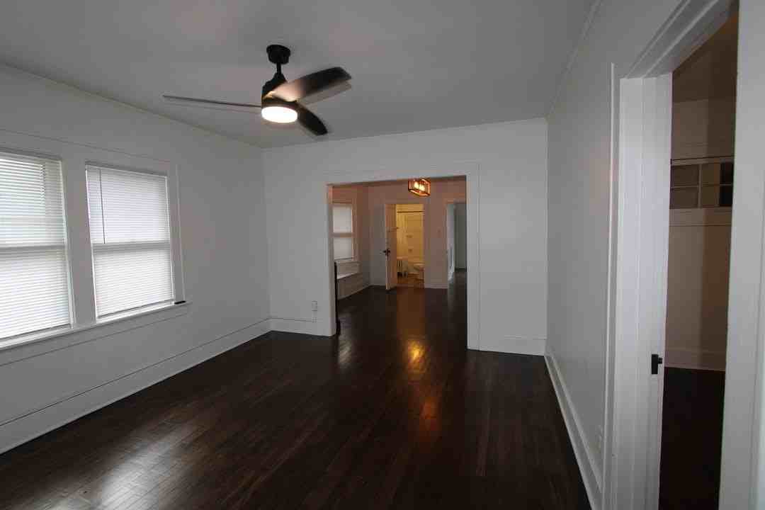 1020 25th St #3 - Photo 5 of 8