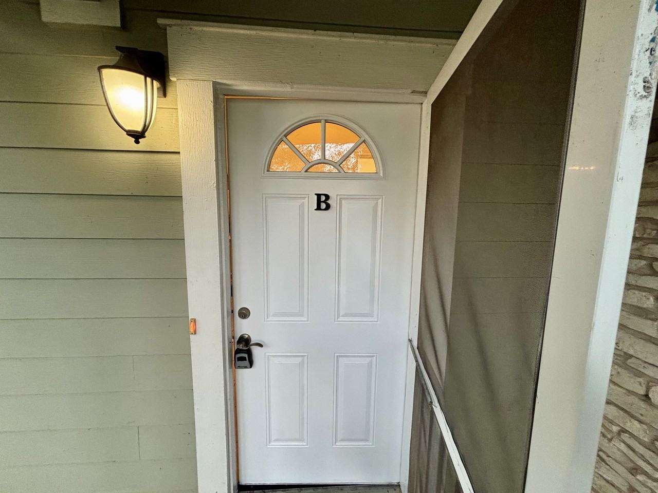 102 Hitching Post Dr #B - Photo 2 of 8