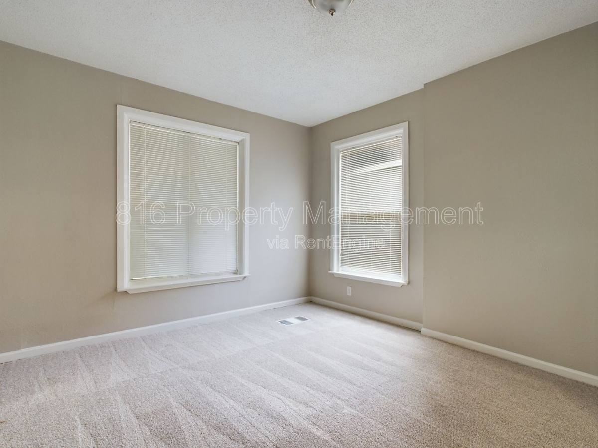 5218 Highland Ave - Photo 3 of 10