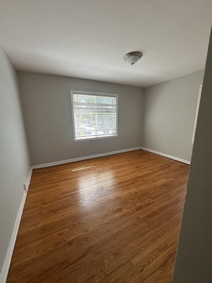 1013 Bellwood Ave #2W - Photo 7 of 8