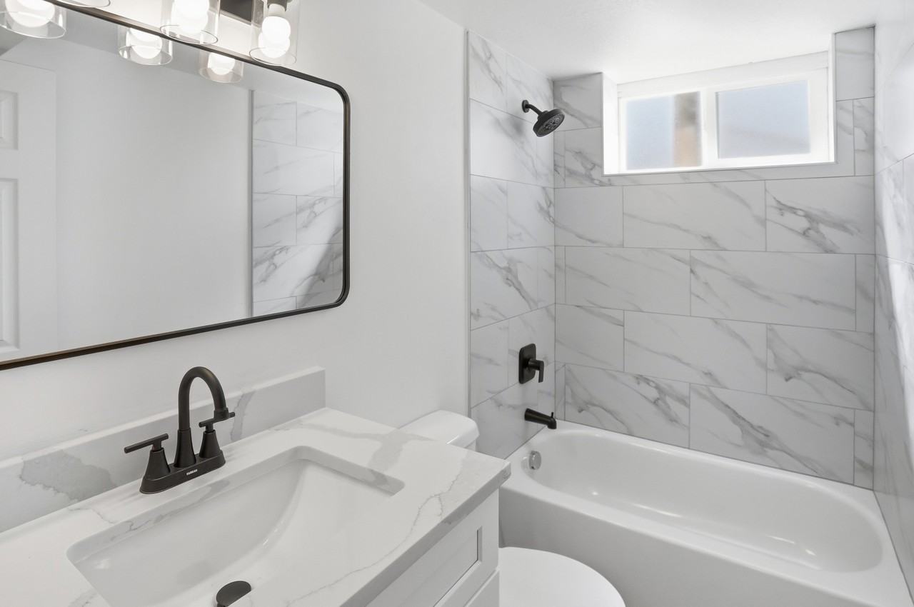 6985 Nw - Photo 7 of 8