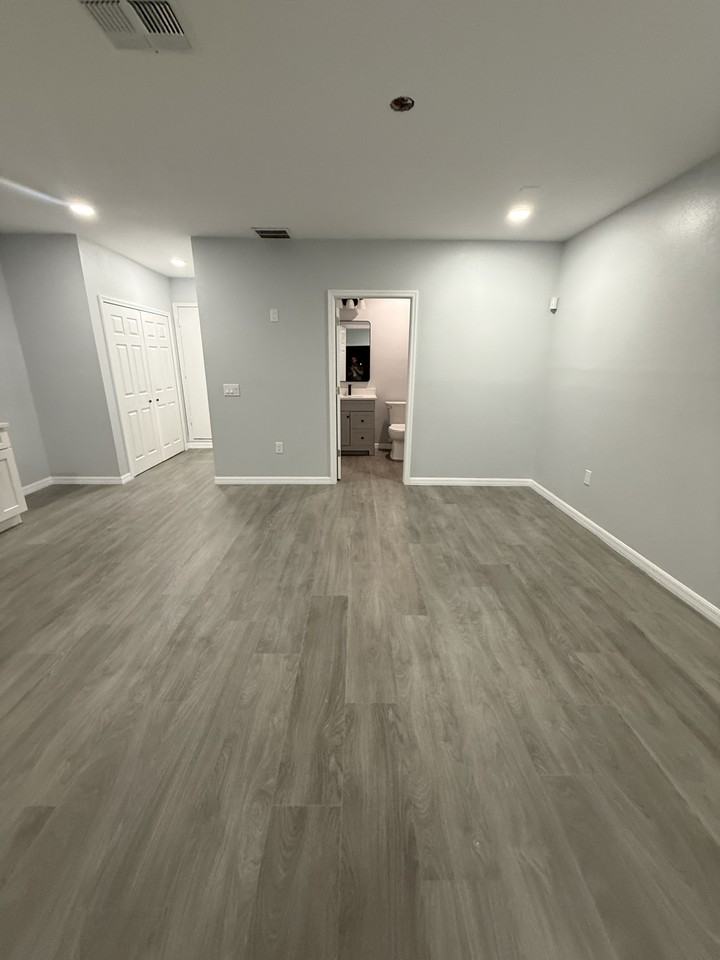 2222 Hamlin Trl - Photo 5 of 7