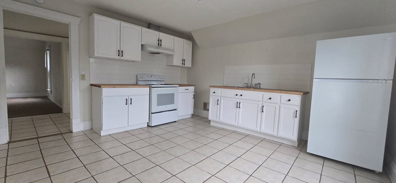 200 S Oak St #B - Photo 4 of 11