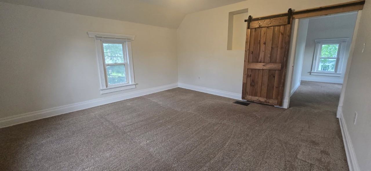 200 S Oak St #B - Photo 5 of 11
