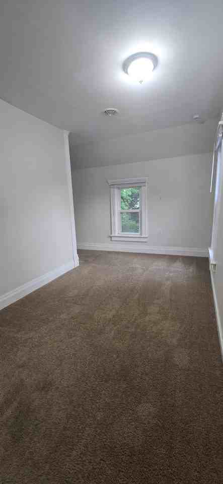200 S Oak St #B - Photo 7 of 11