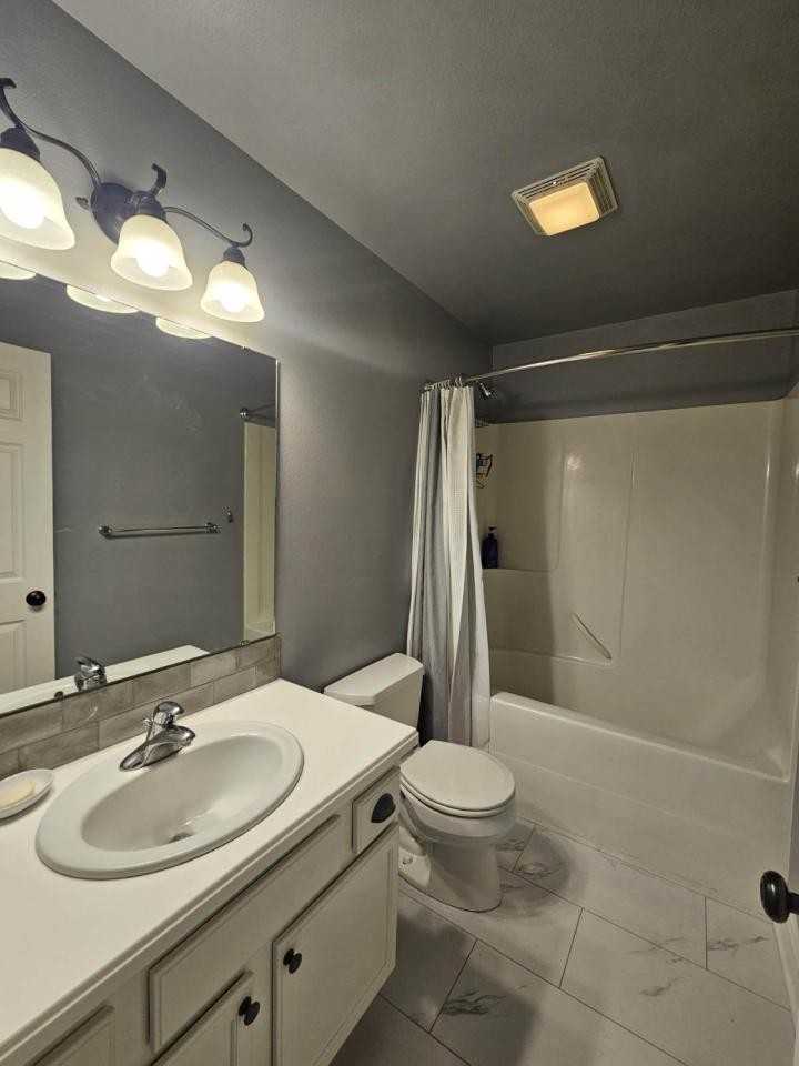 808 Royal Ave - Photo 6 of 10